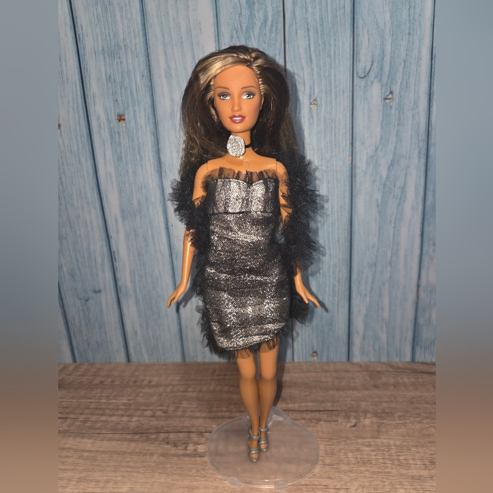 2005 Barbie Fashion Fever Doll Styles for 2 #H0915